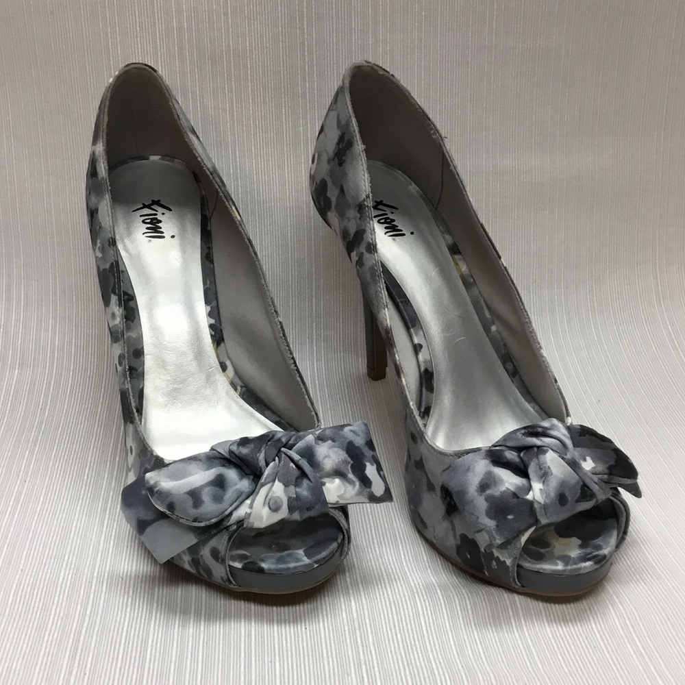 Fiona Lovey Peep Toe Heels - Picture 2 of 8